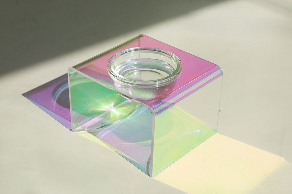 Raised Acrylic Pet Bowl with Dazzling Crystal Base – Stylish Feeder for Small Dogs & Cats